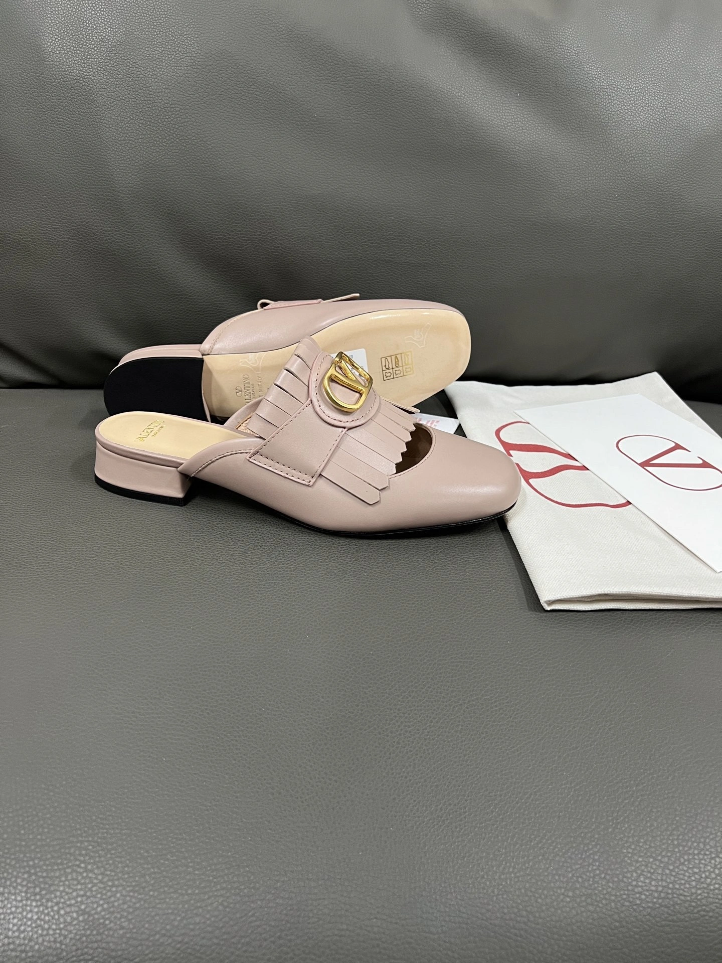 COCO-- V1859ti9o 6W2S0LP8DSHW34 Heel height： 2.5CM Calfskin item:E-X194D4042